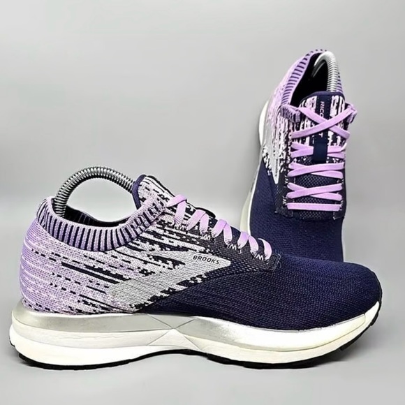 Brooks Women’s
Size 8.5 Navy and Lavender - Picture 4 of 10